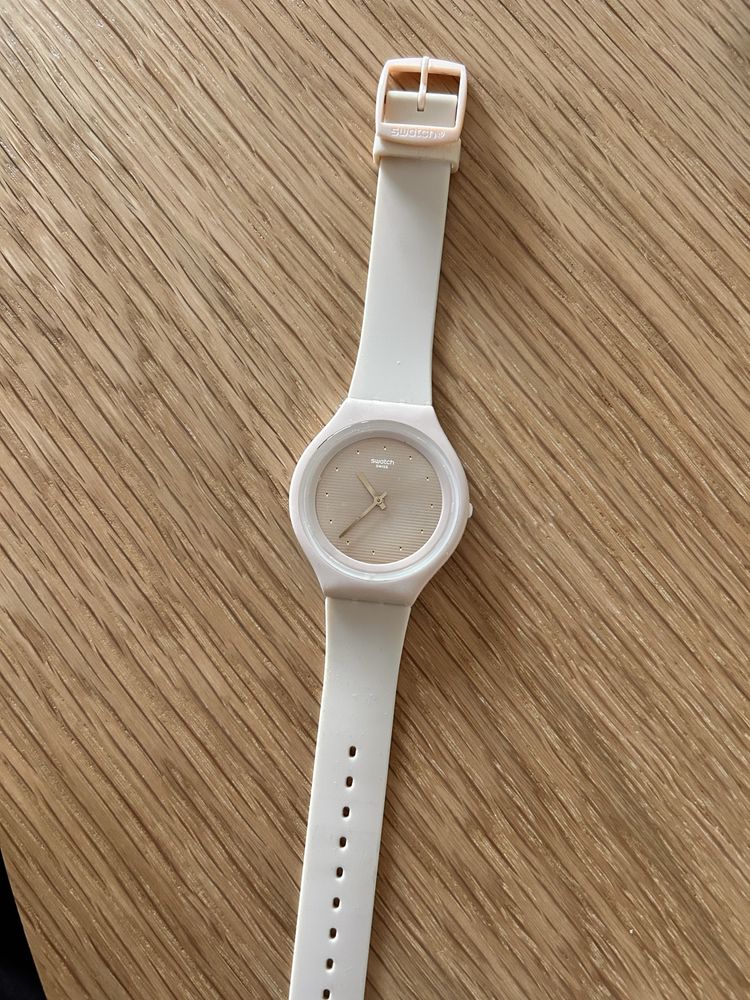 Часовнил Swatch