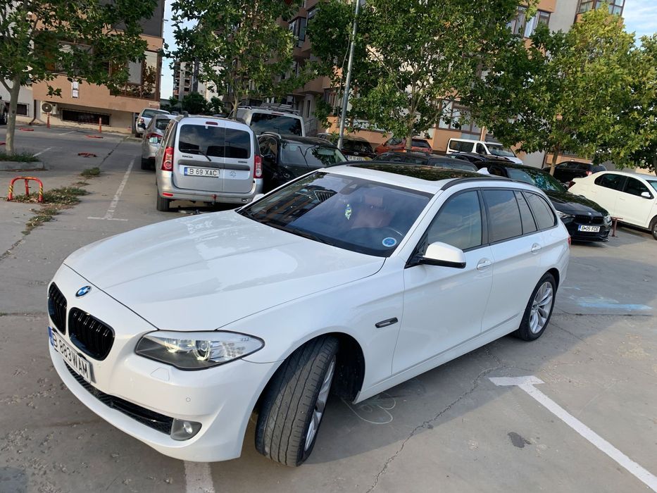 BMW Seria 5 BMW F 11 520 D , 2 butoane , panoramic , webasto