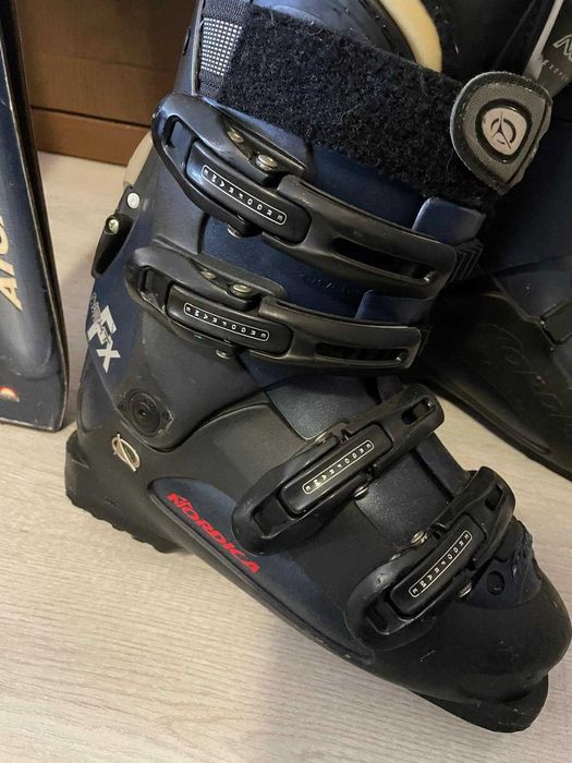 Skiuri Blizzard 160, Atomic 170 și clăpari gratis Nordica 39/40