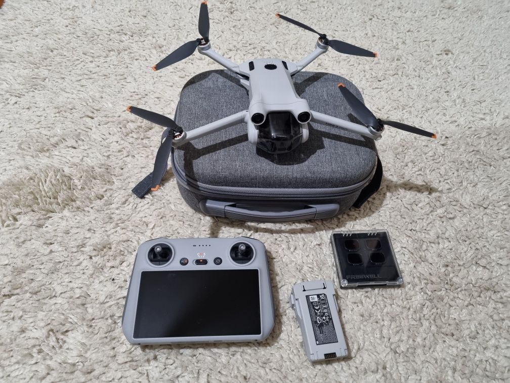 Dji Mini 3 Pro cu smart controller in garantie