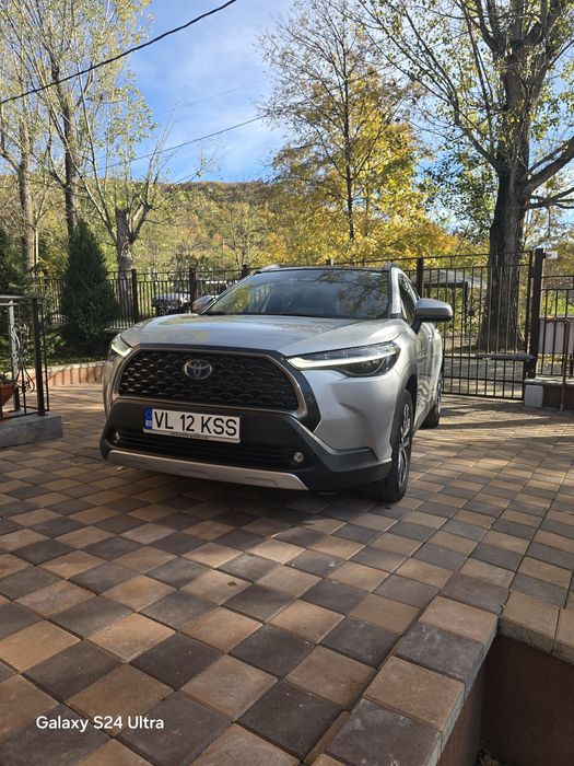 Toyota Corolla Cross Hybrid 4x4 Panoramic!