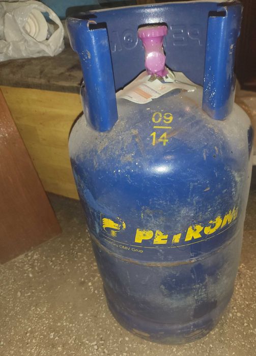 Vând butelie plină de gaz