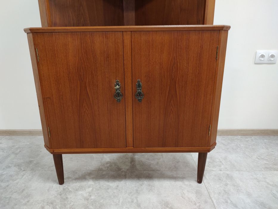 Тикова ъглова витрина от 60-те Д159