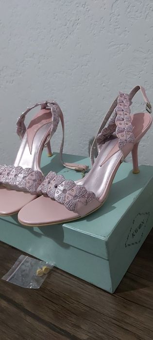 Продаются летние босоножки