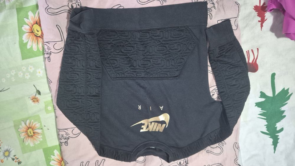 2 броя суитчъри "Nike"