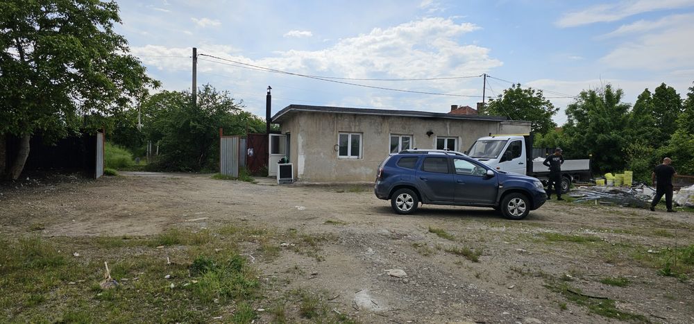 Дава се под наем Парцел в София, Враждебна - 1700 кв.м за 1530 € - Снимка #1