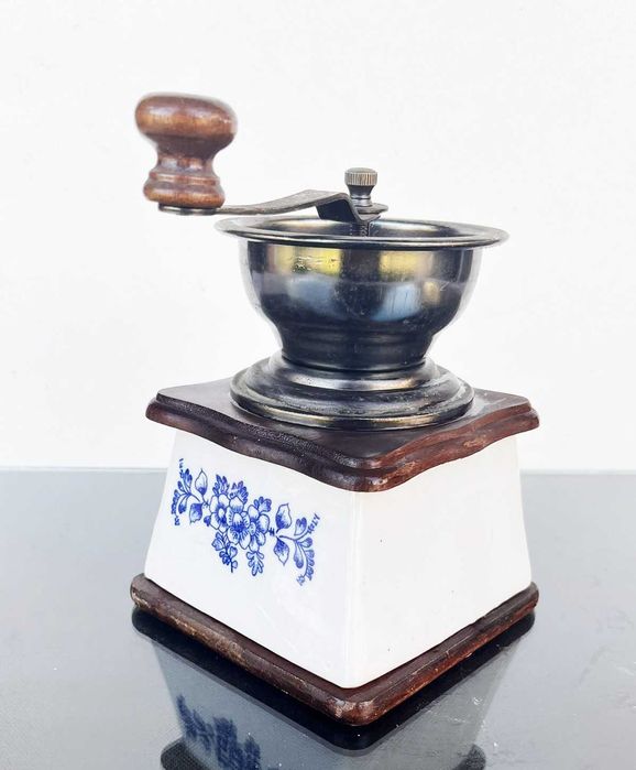 Rasnita ceramica cu aspect vintage pentru piper