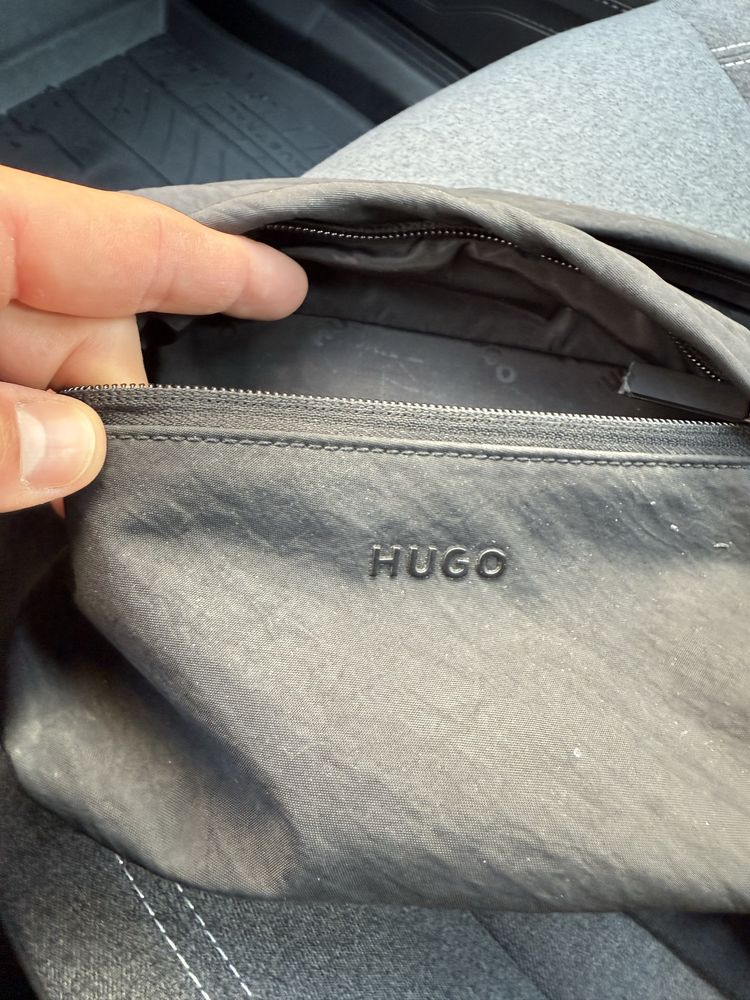 Чантичка за кръста Hugo