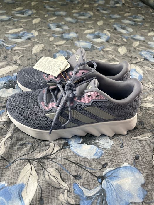 Adidas Нови маратонки с етикетите