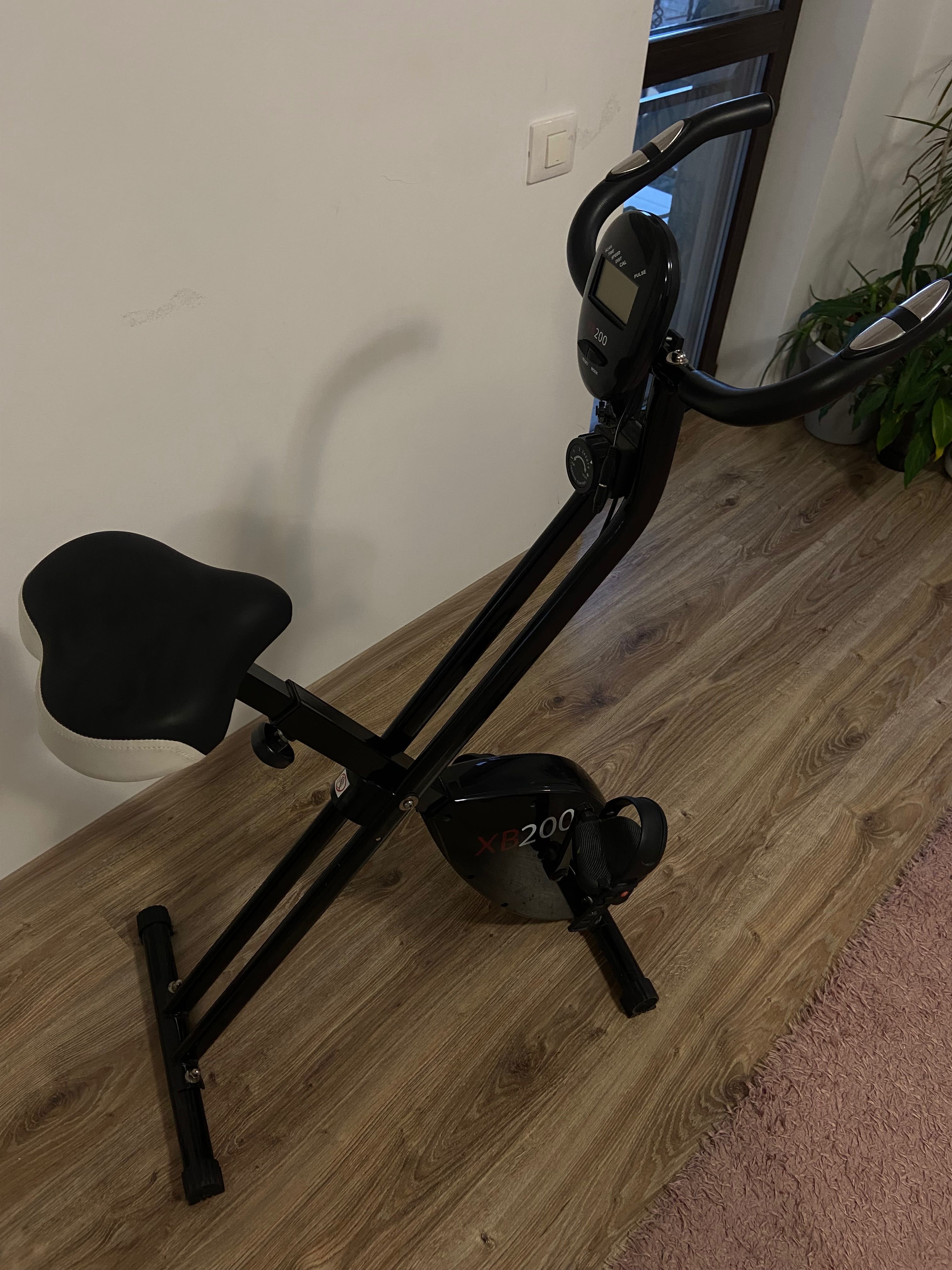 Bicicleta fitness pliabilă XB200