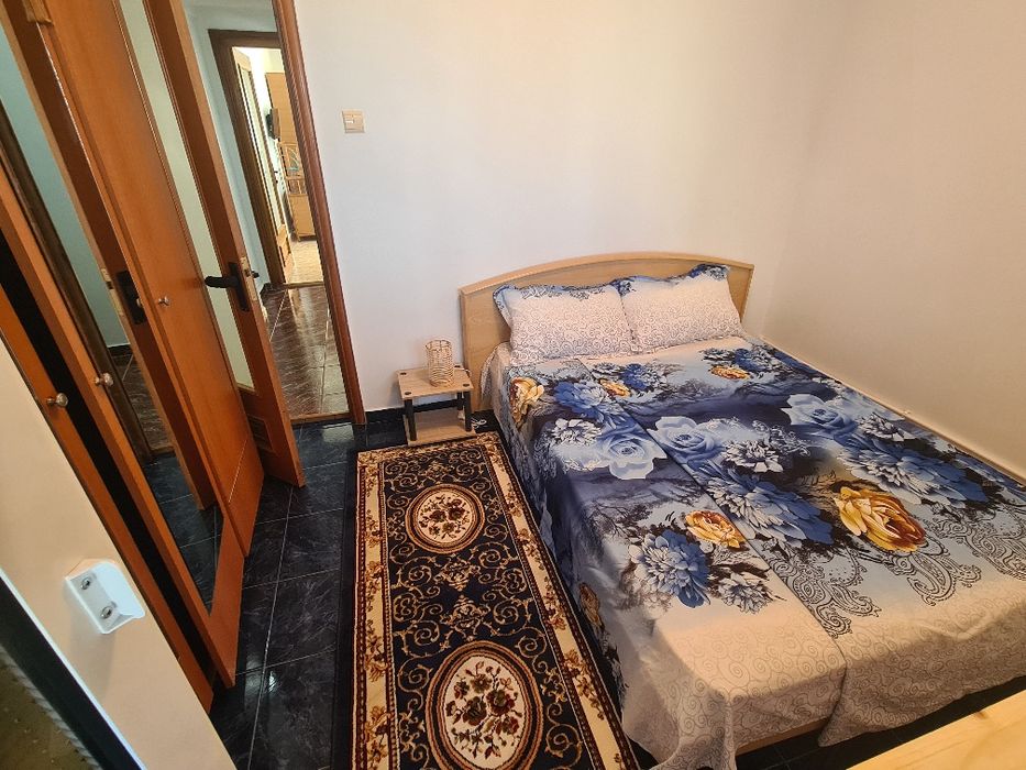 Închiriez apartament 3 camere zona Capitol