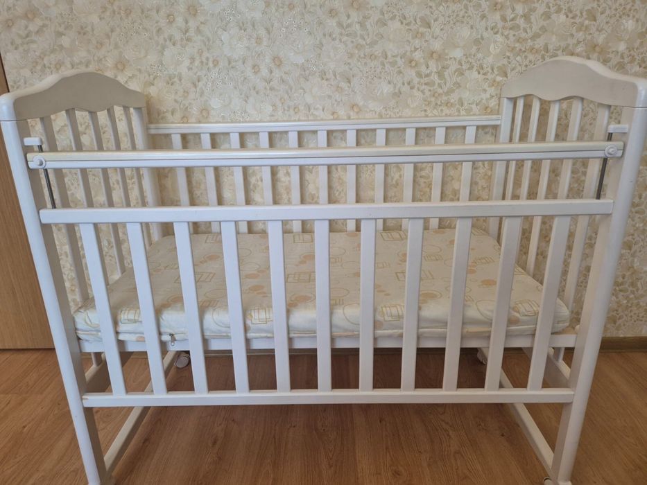 Детская кроватка-манеж