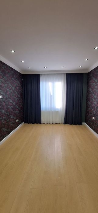 Юнусабад 11 квартал. Продается квартира 2/10/10