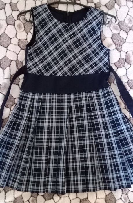 Продам школьный сарафан