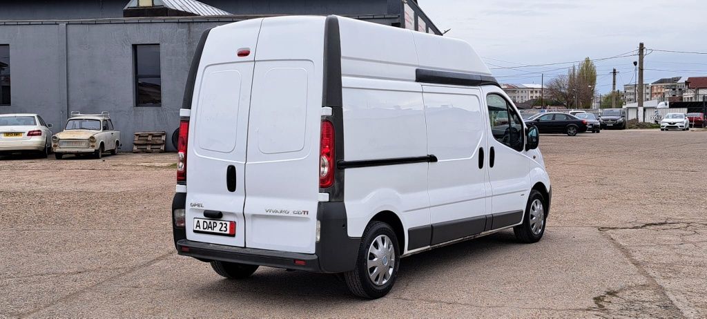 Vivaro Trafic 2.0 dci E5 PASUL LUNG EXTRA ÎNALT USI DOUĂ PĂRȚI an 2012