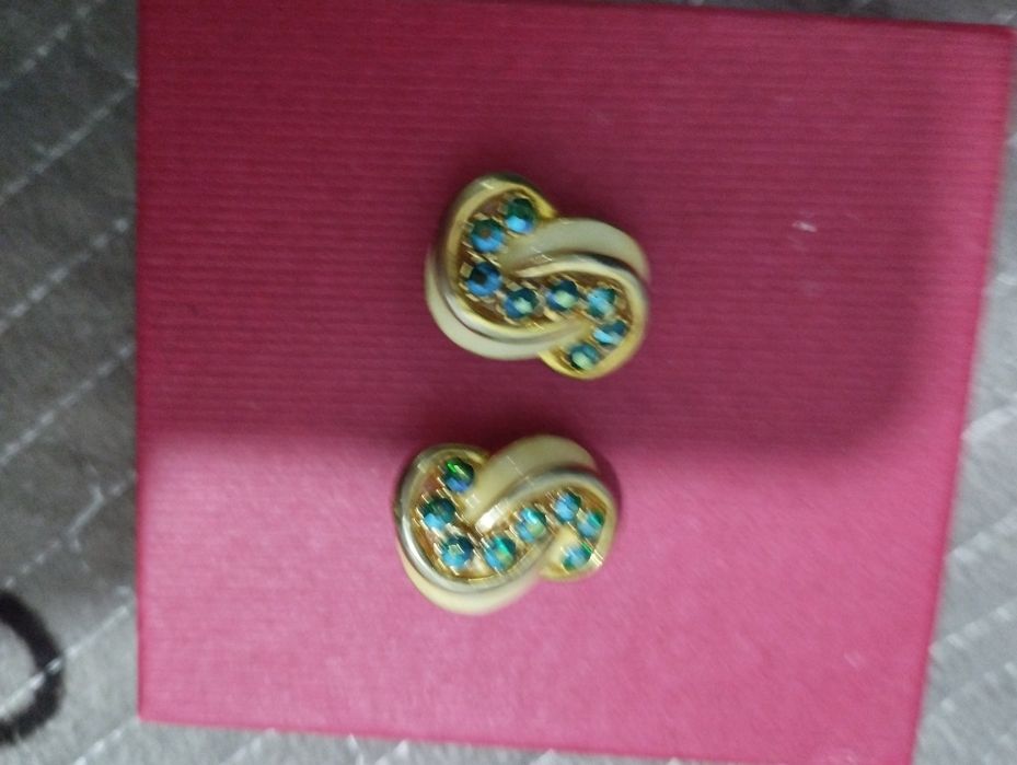 Сережки каждая по 25тыс