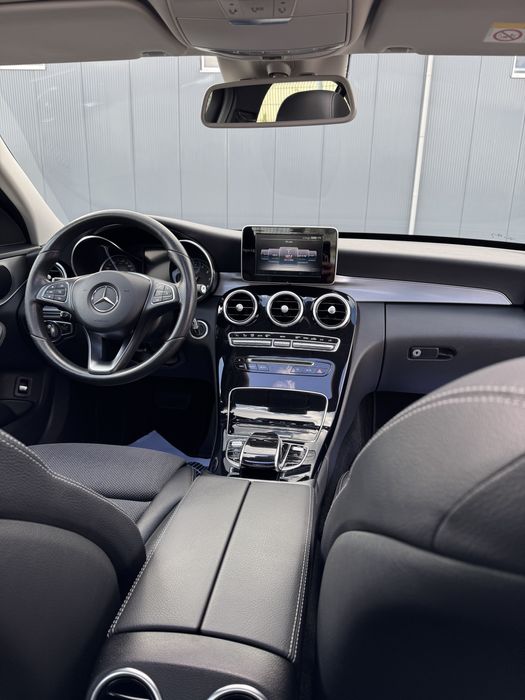 Vând Mercedes C class 200 în stare excepțională