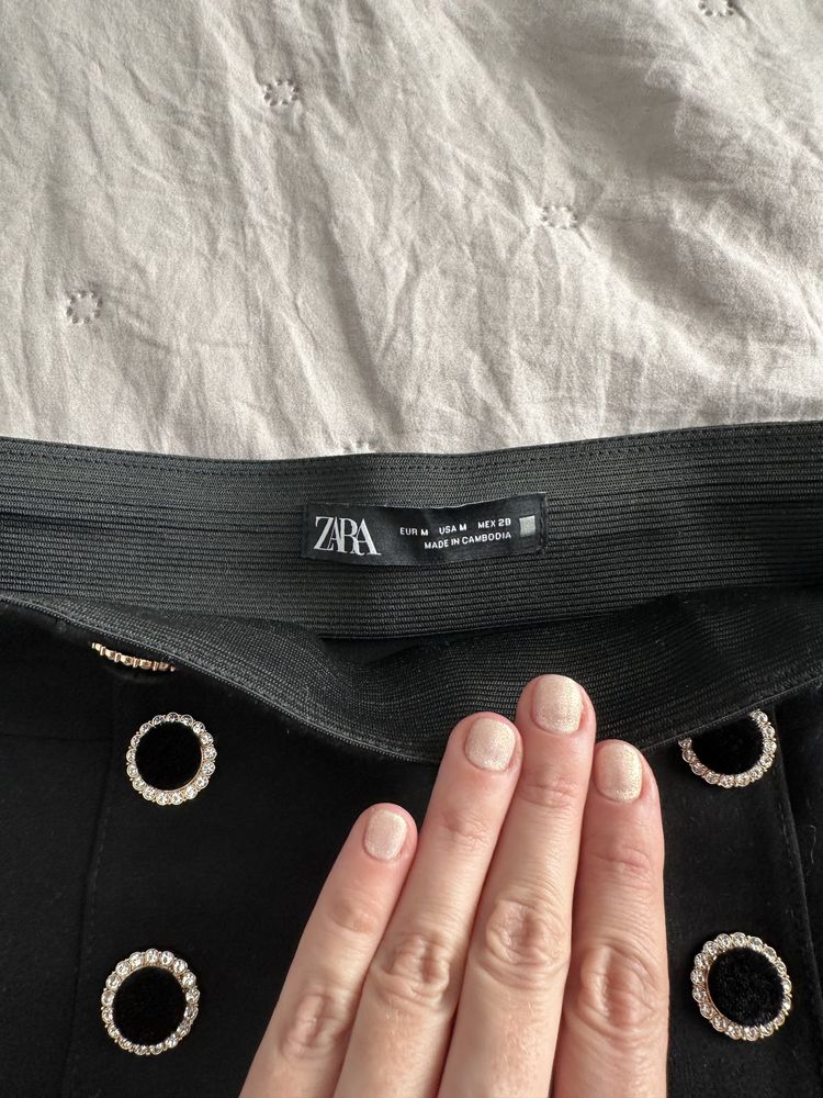 Клин на Zara  в размер М