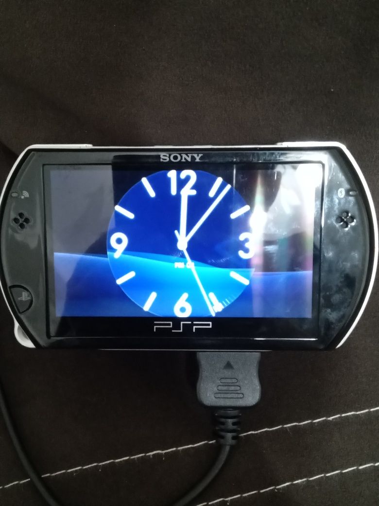 СРОЧНО!!! Продам PSP-go в отличном состоянии