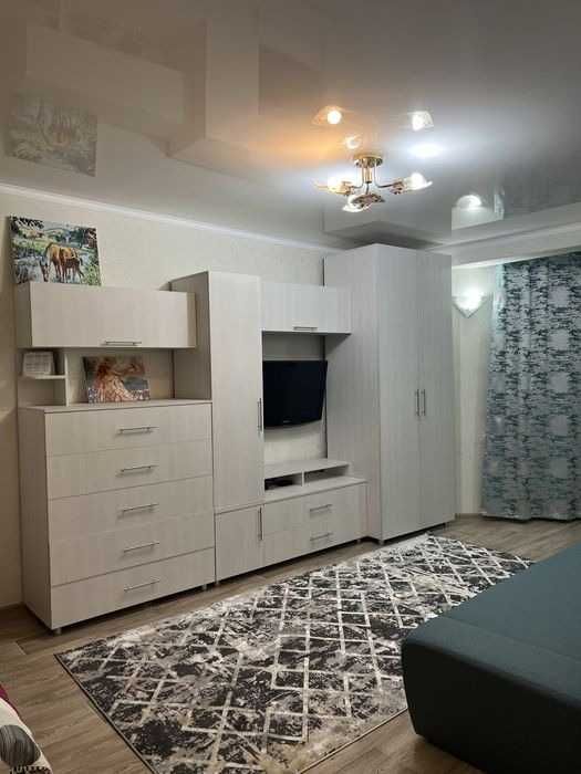 Сдам 1 ком. Скиф, ПВХ, 2/5, мебел., техника, маш.-авт., 160 тыс.+ком.