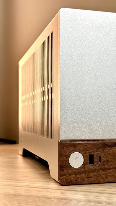Новый Fractal Terra - ITX / SFF / 9800X3D / 64GB / 5080 / 4TB