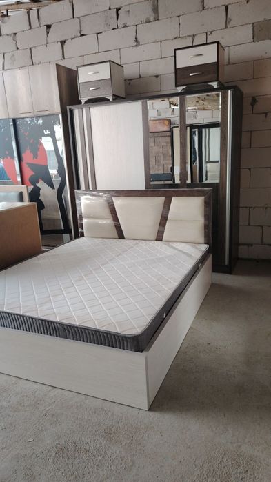 Спальний гарнитур