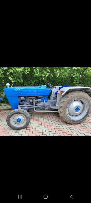 Crăpatoare lemne, tractoare ford 2000 si 3600, freza 1.80, scrivete 30