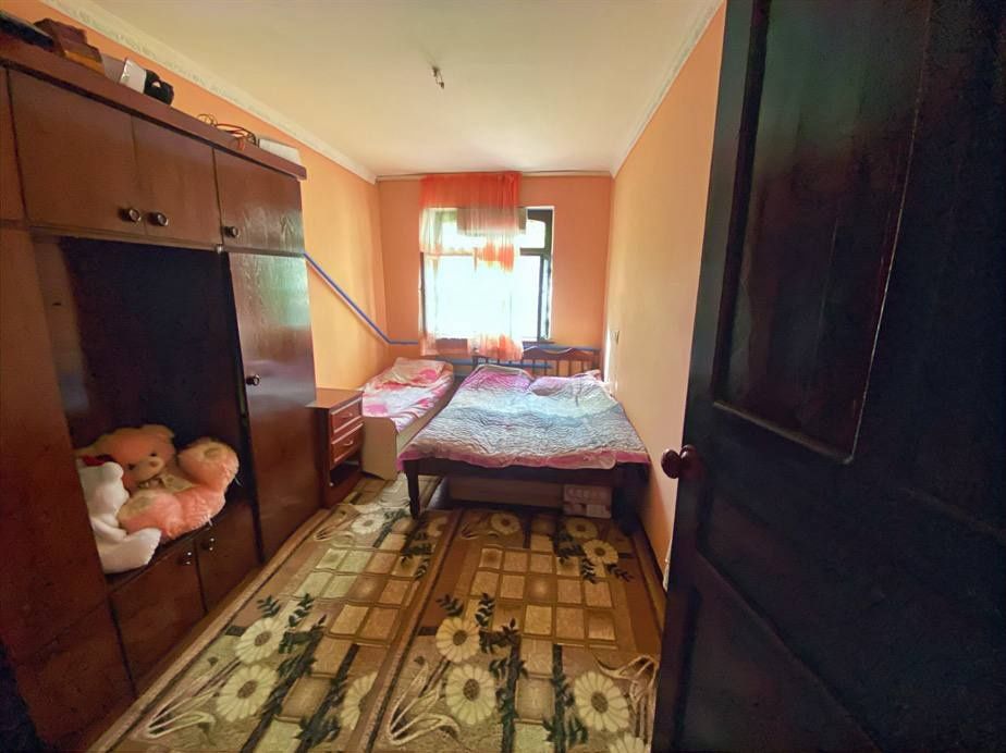 Чирчик 8 микрорайон 27 дом 2 хонали квартира сотилади