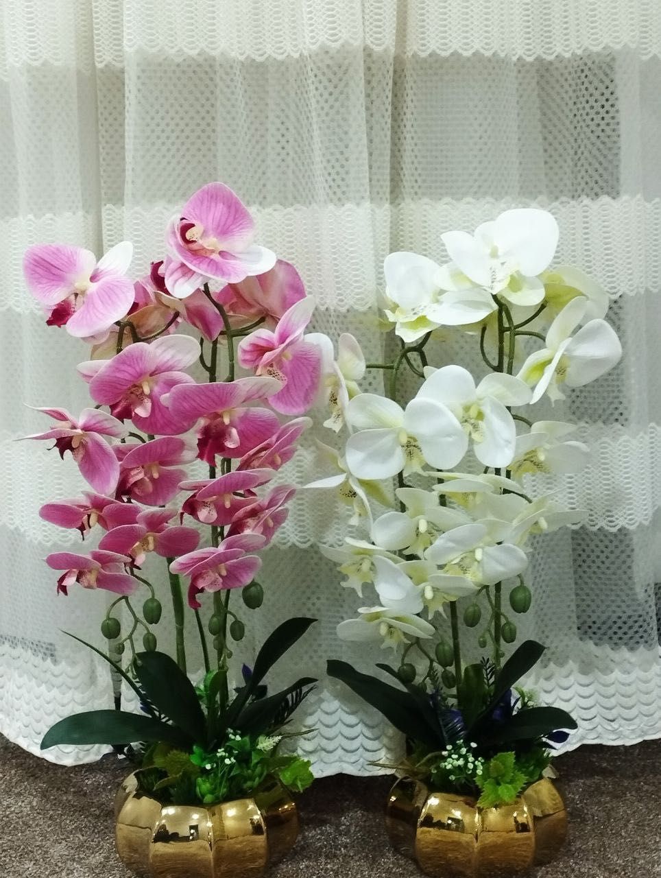 Suniy huddi tabiydek tuvakda gullar