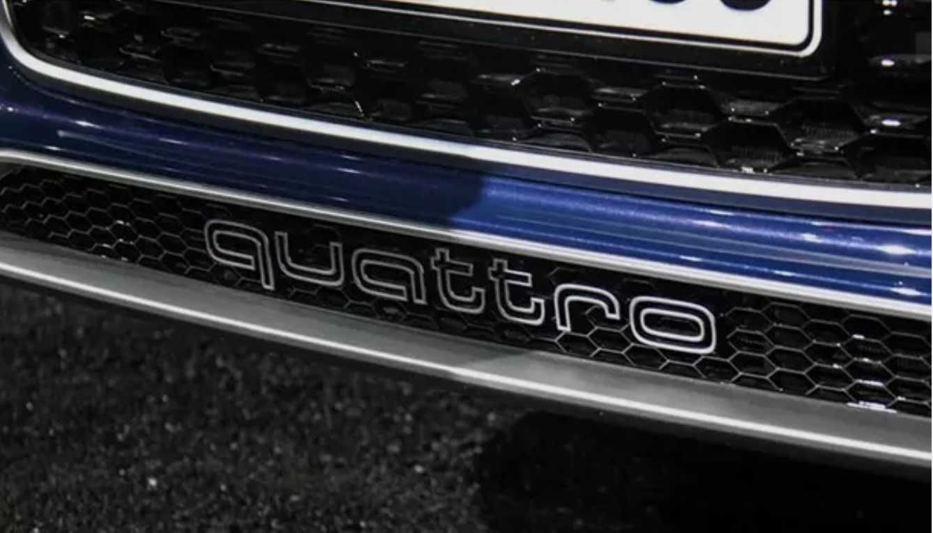 Emblema Quattro 3D grila fata Audi