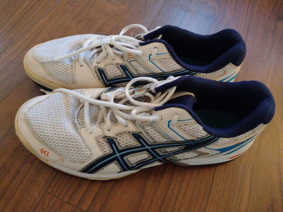 Adidasi marci asics