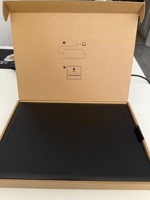 Графичен таблет One by Wacom Medium CTL-672, Черен/Червен