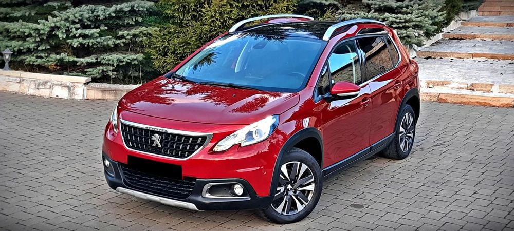 Peugeot 2008 Pure Tech Allure PANORAMIC