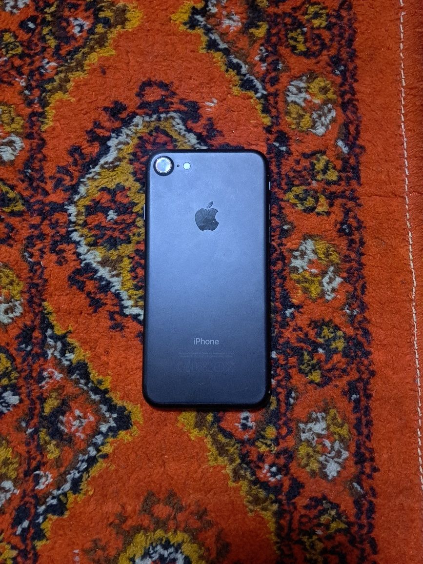 iPhone 7   black