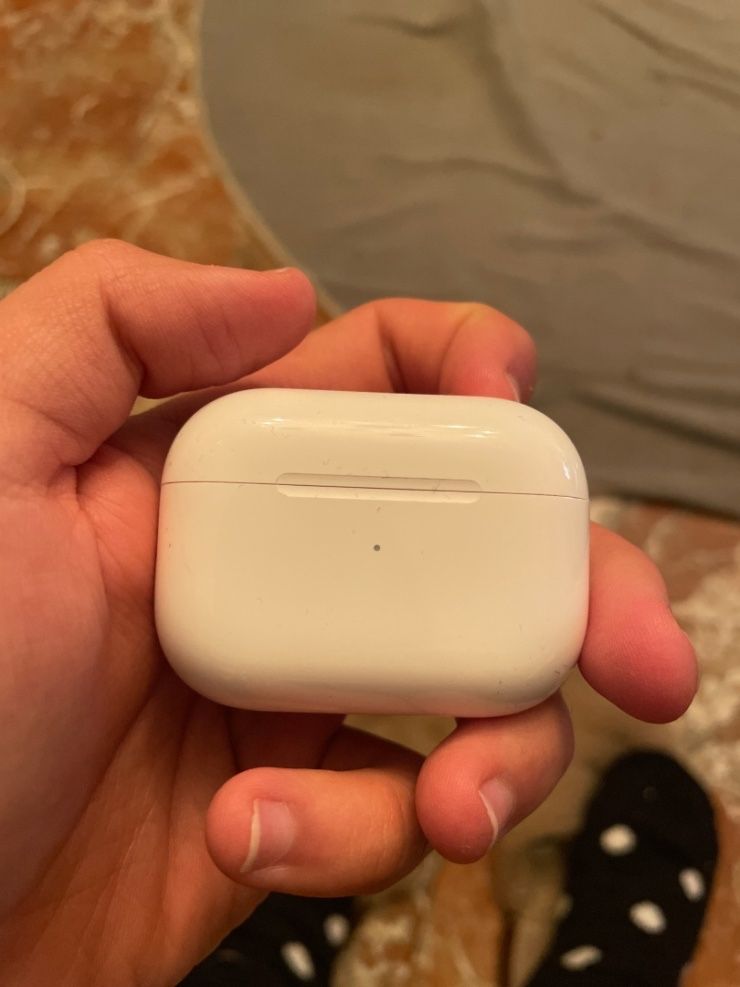 Продам airpods pro оригинал