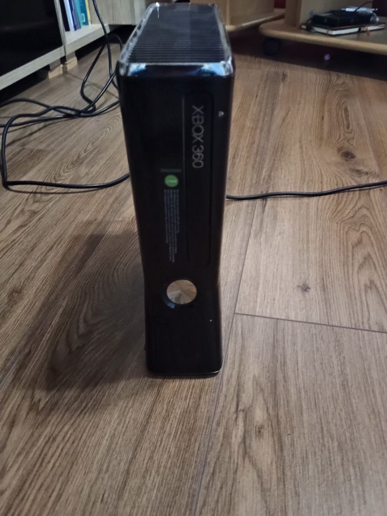 Xbox 360 +Kinect + Controller wireless + 17 jocuri (+5 instalate)