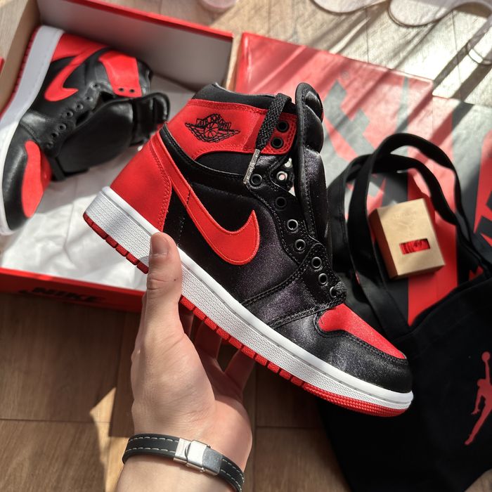 Jordan 1 Satin Bred mai multe marimi