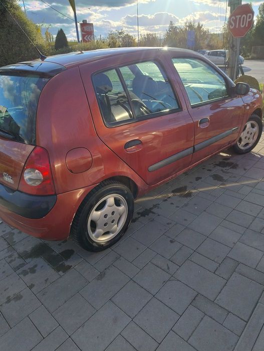 Mașina Renault Clio
