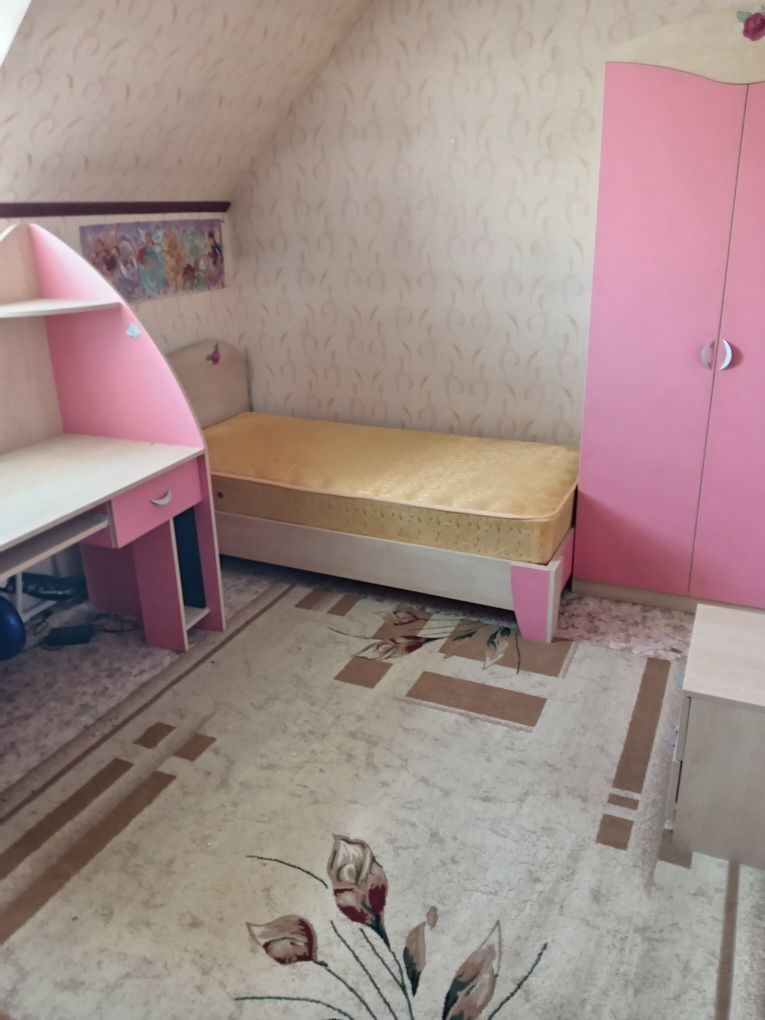 Продам детскую мебель с кроватью
