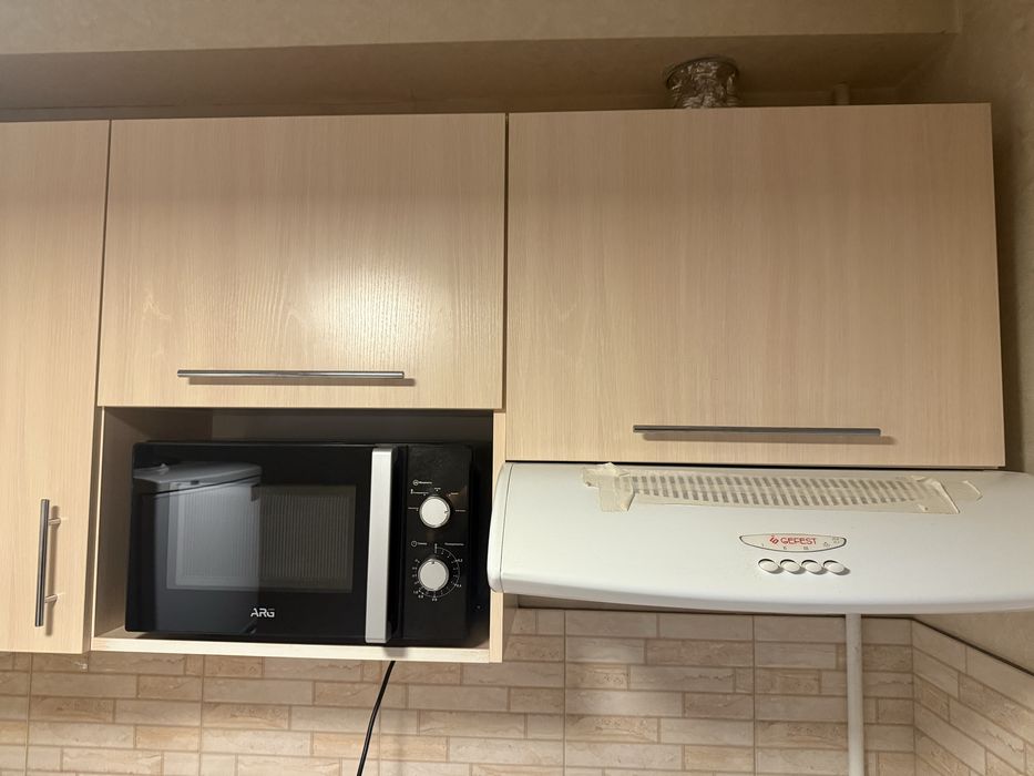 Продажа верхних шкафов и нижних и стола