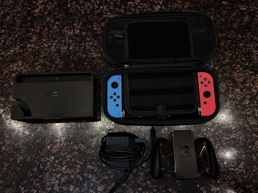 Nintendo switch OLED в идеальном состоянии