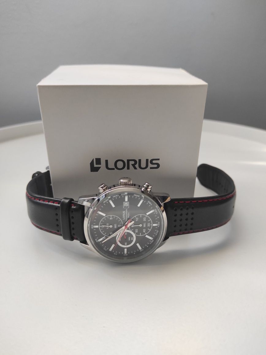 Продавам мъжки часовник Lorus RM335DX9