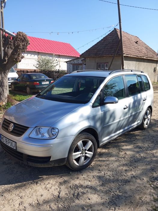 Vând Volkswagen Touran 2005