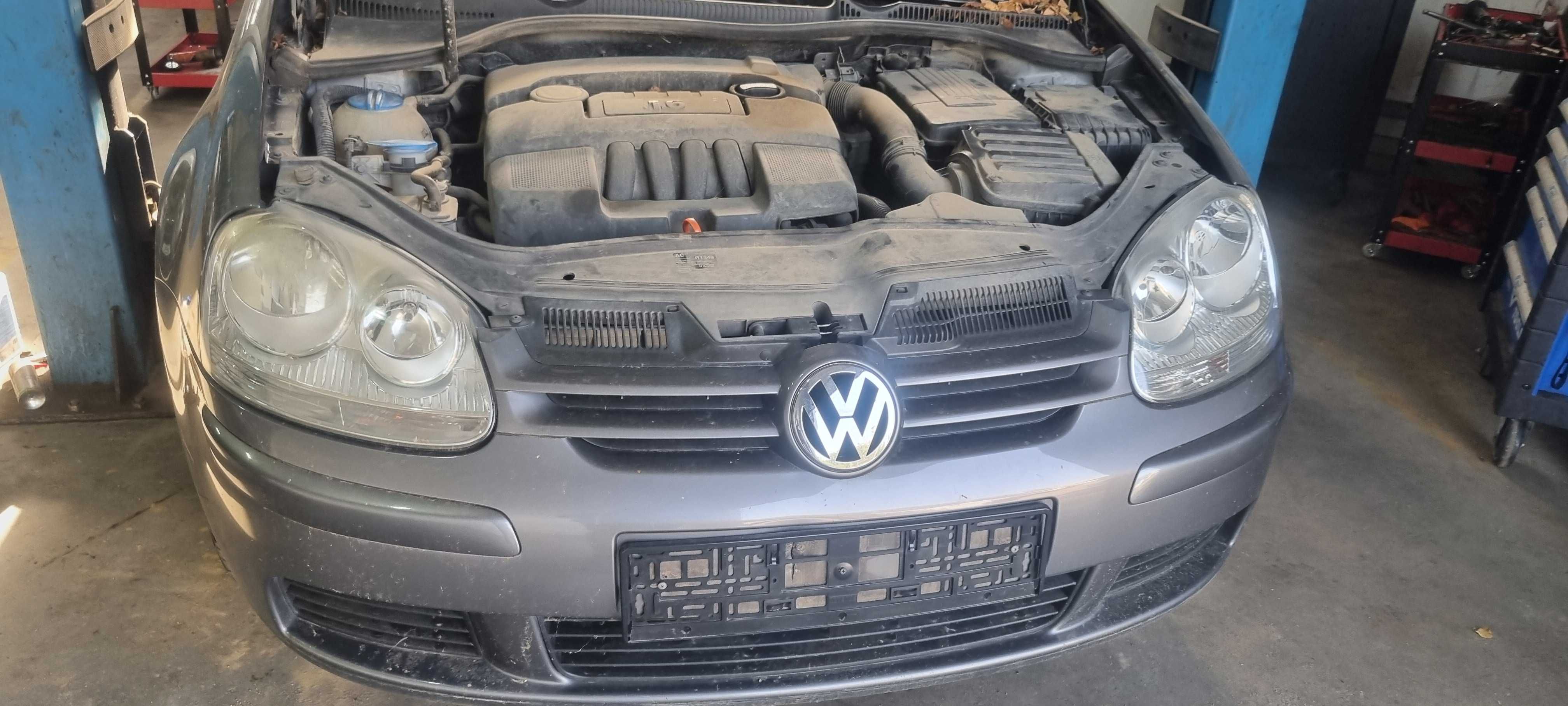Dezmembrez VW Golf 5 Hatchback 1.6 MPI motor BSE benzina