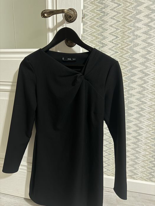 Черное платье Манго