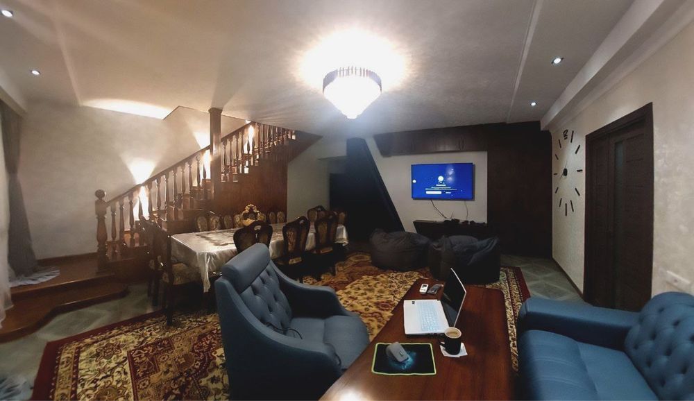 Продается стол и 12 стульев  + ковер (sag) 4*5.