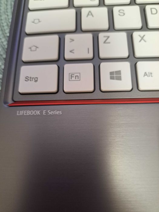 Leptop fujitsu lifebook 15.6"!!