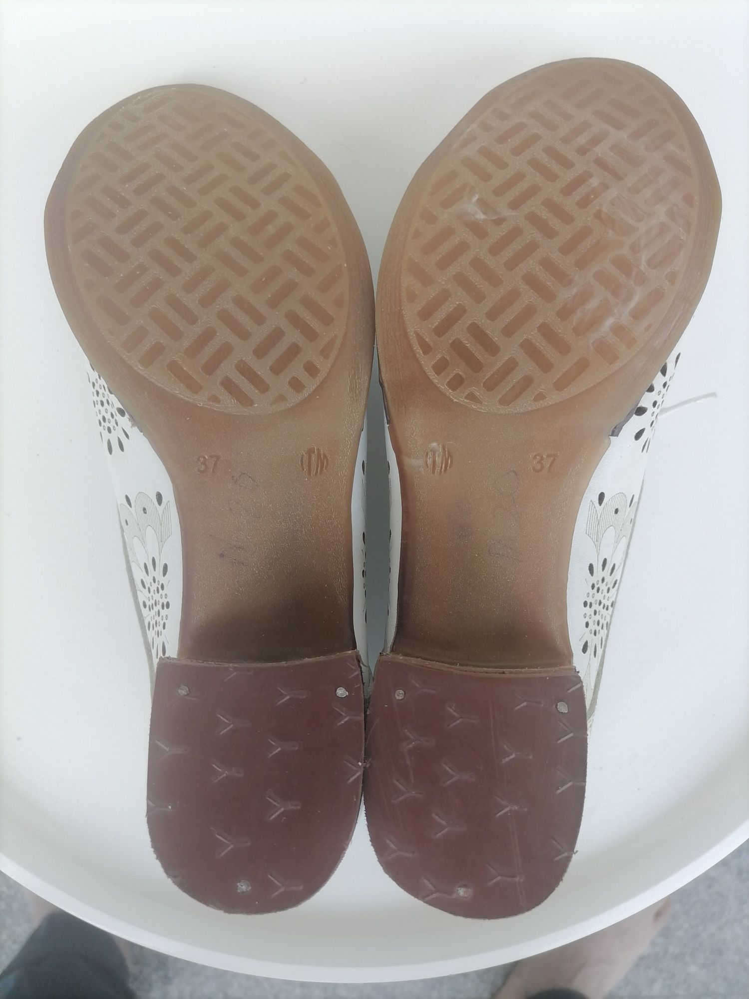 Pantofi dama OSSO, piele naturala, mărimea 37,culoare alb-crem.
