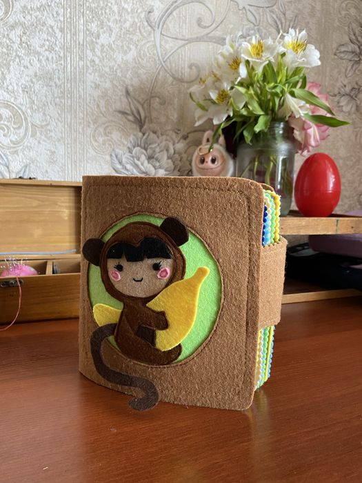 Книга из фетра ручная работа . Бизиборд детям с года