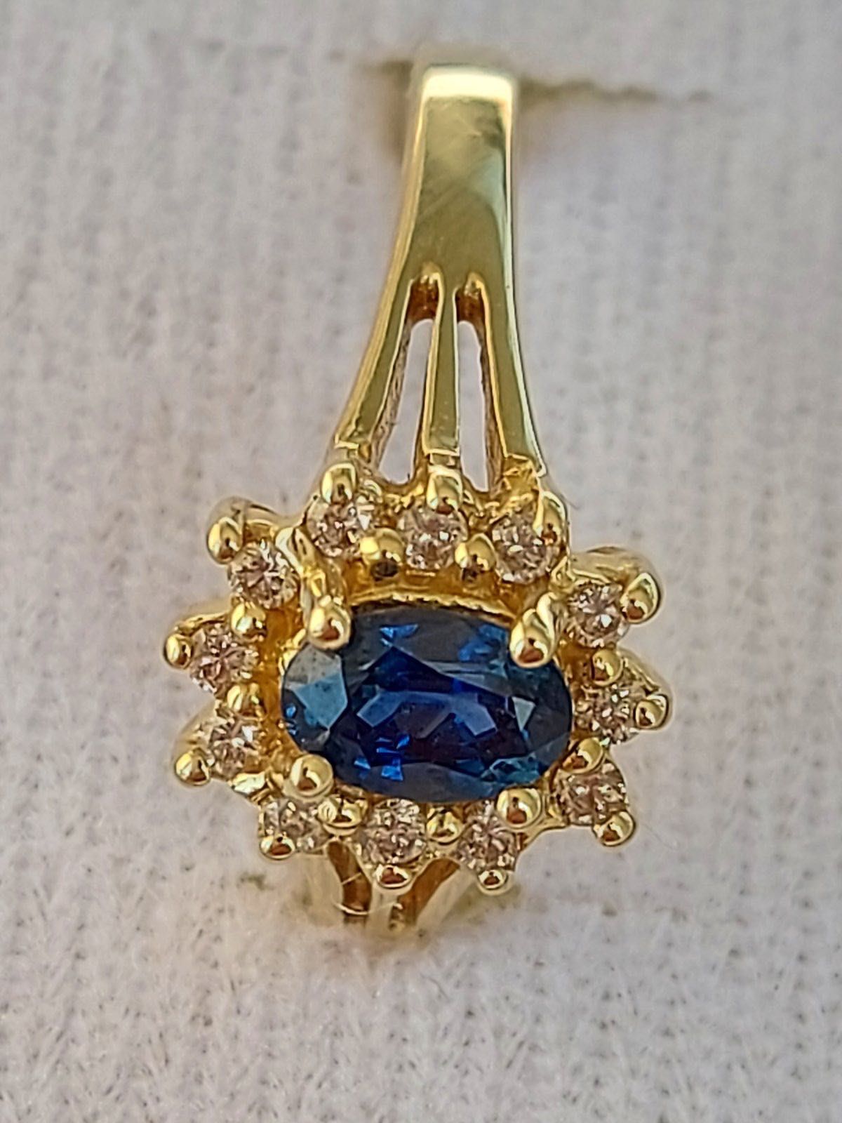 Златен пръстен с брилянти и естествен сапфир